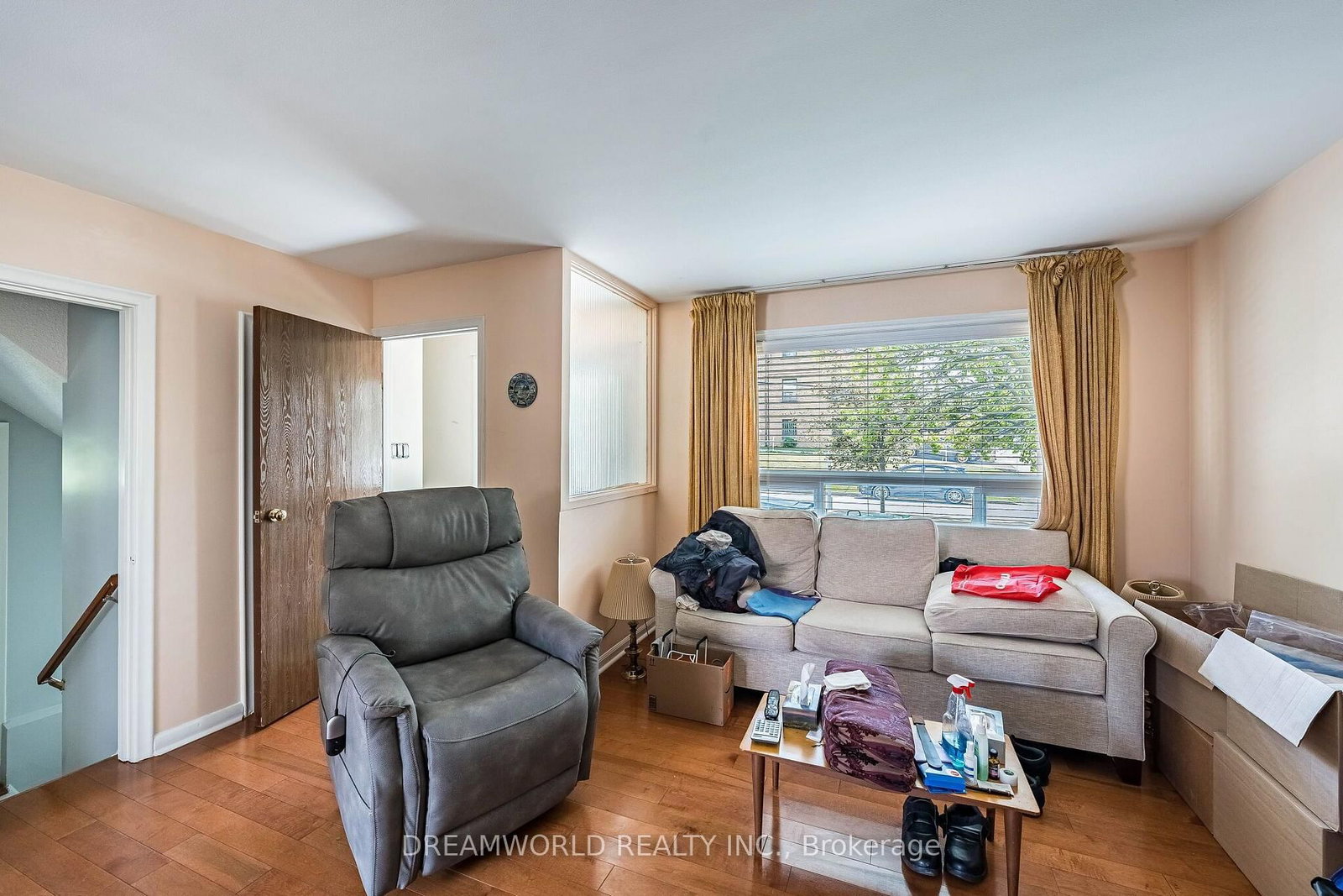 24 Whitburn Crescent • Toronto, ON photo 12