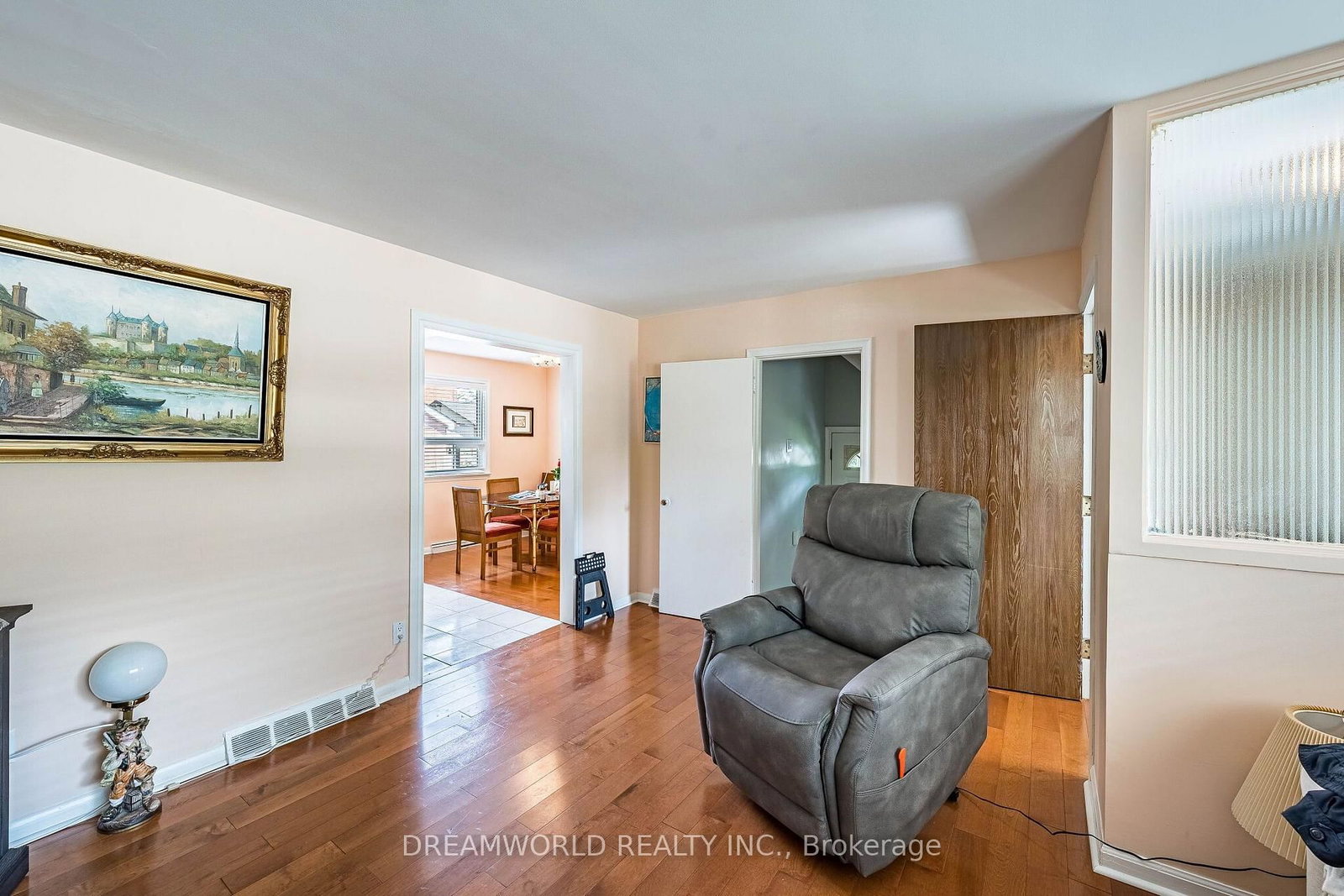 24 Whitburn Crescent • Toronto, ON photo 13