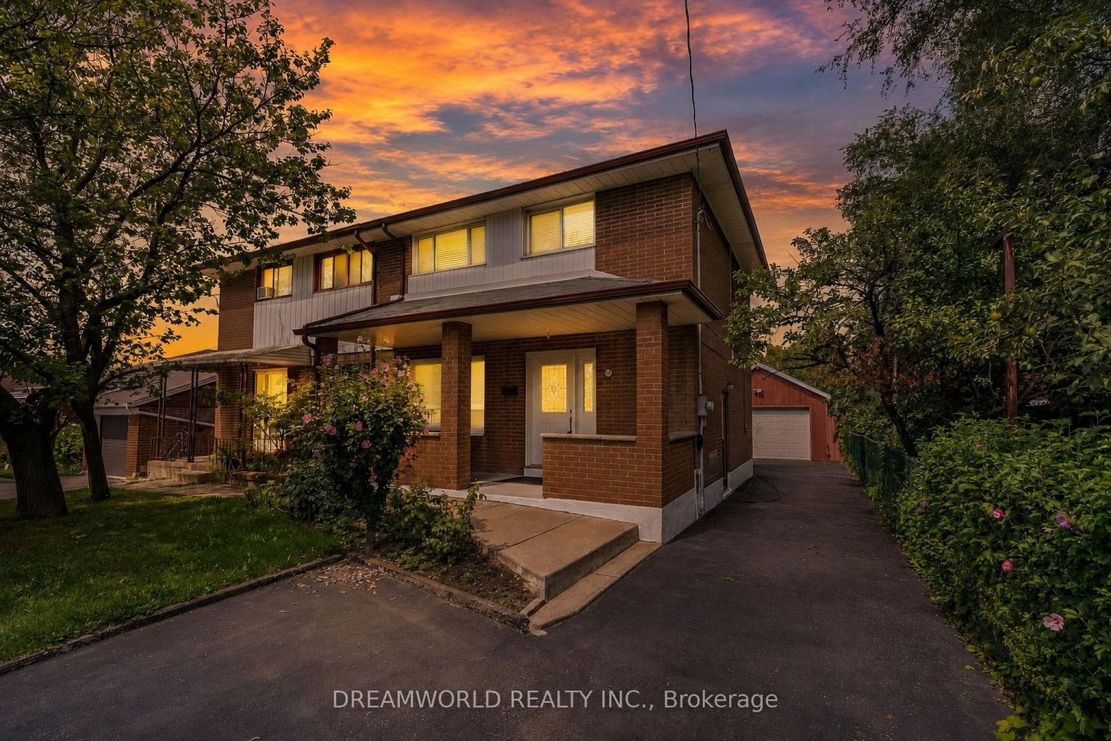24 Whitburn Crescent • Toronto, ON photo 2