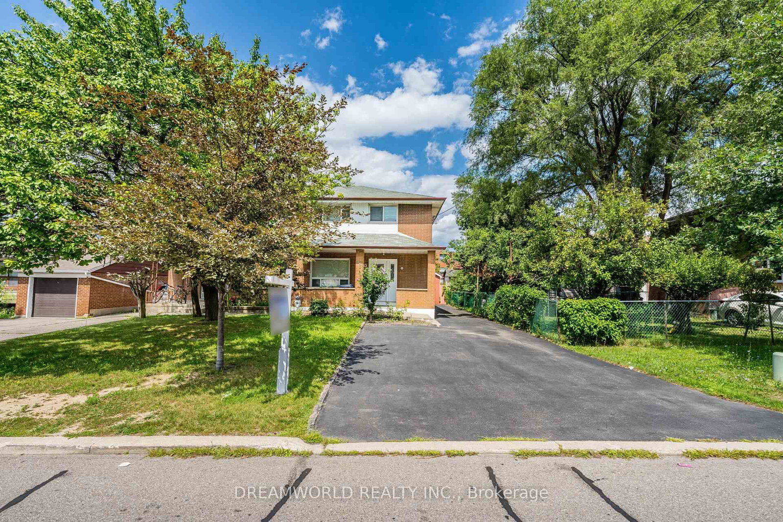 24 Whitburn Crescent • Toronto, ON photo 3