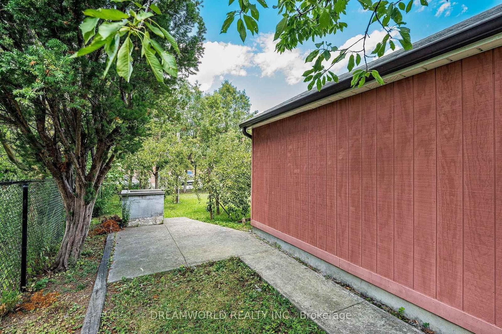 24 Whitburn Crescent • Toronto, ON photo 44