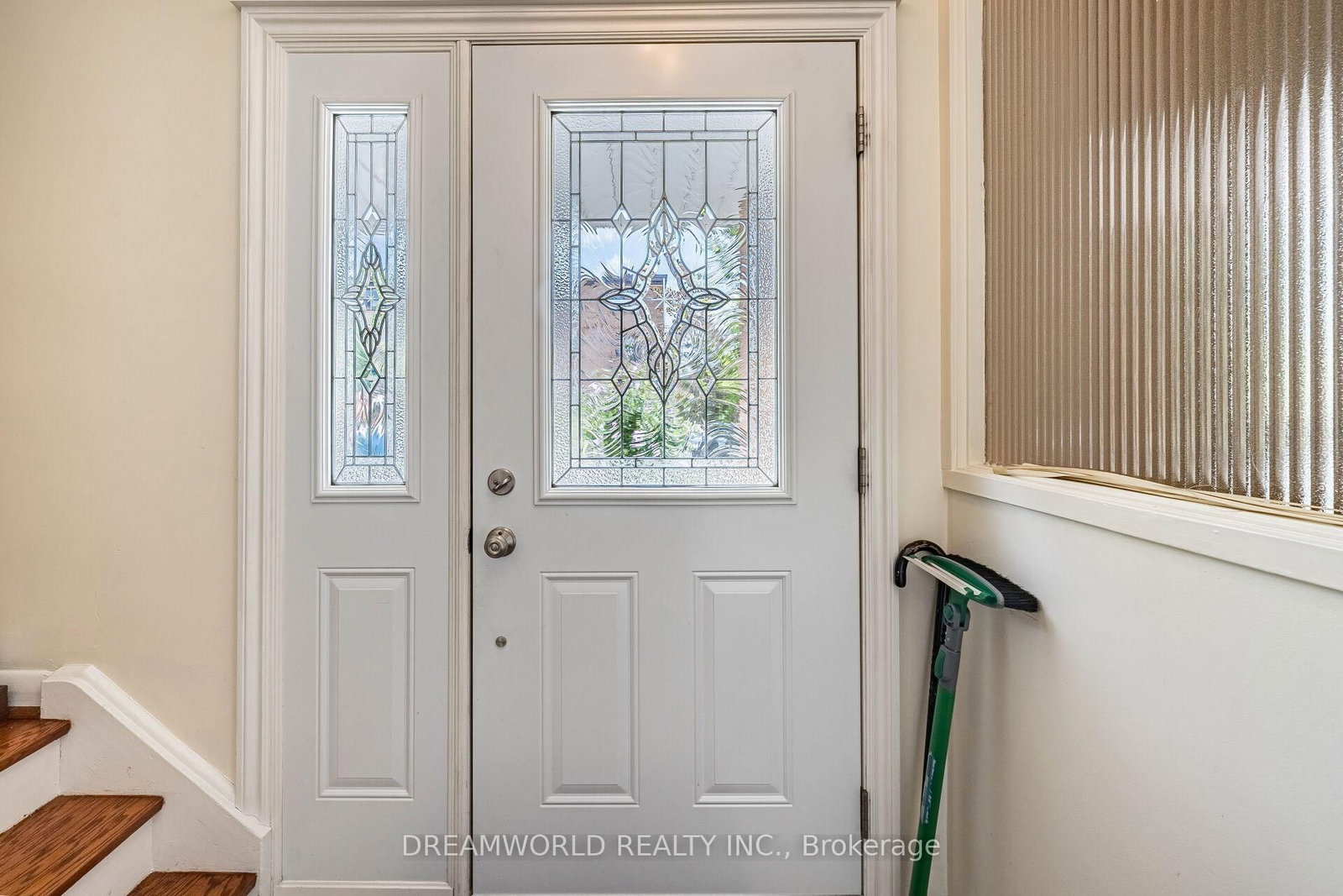 24 Whitburn Crescent • Toronto, ON photo 7