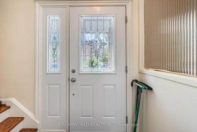 24 Whitburn Crescent • Toronto, ON photo 7