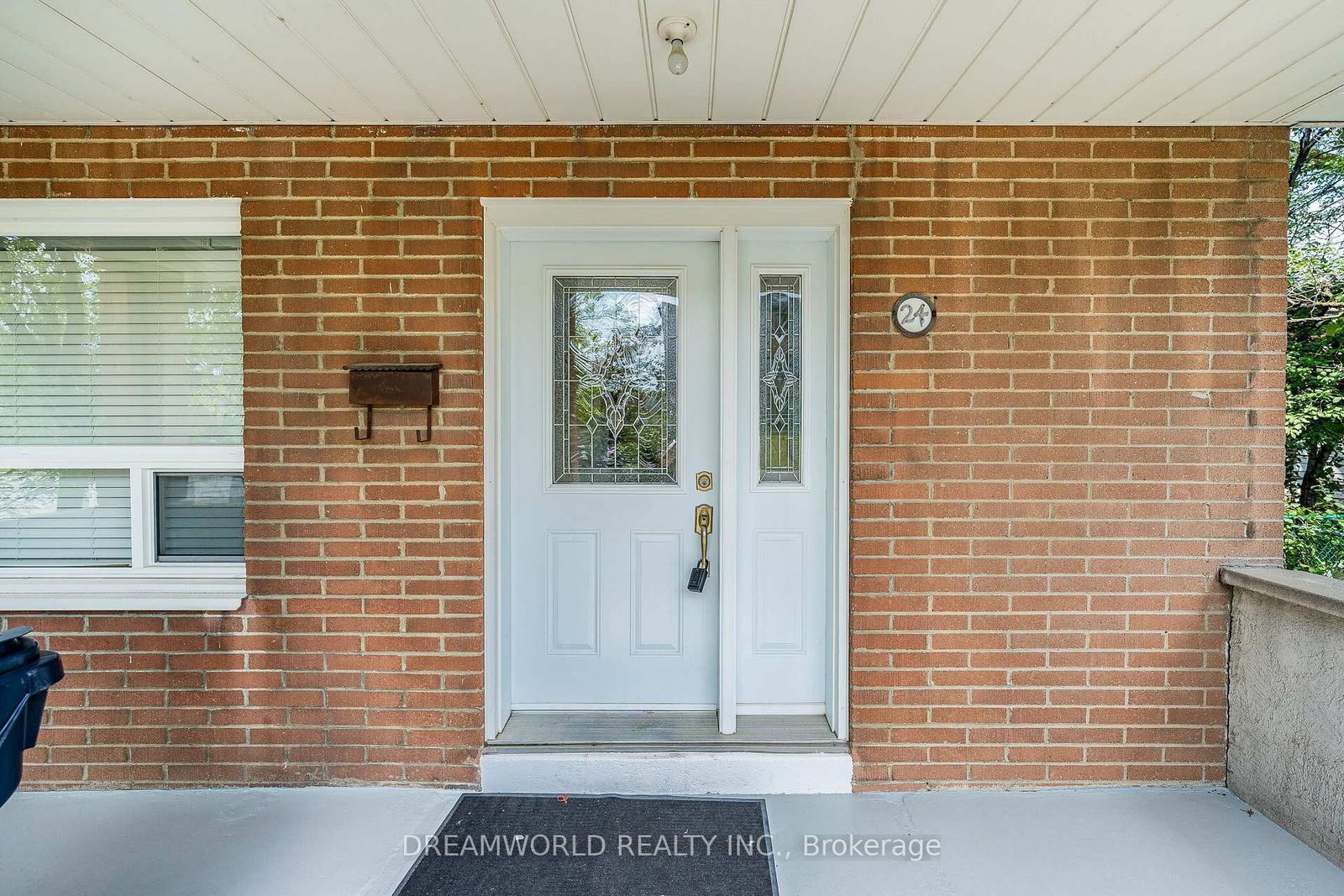 24 Whitburn Crescent • Toronto, ON photo 8