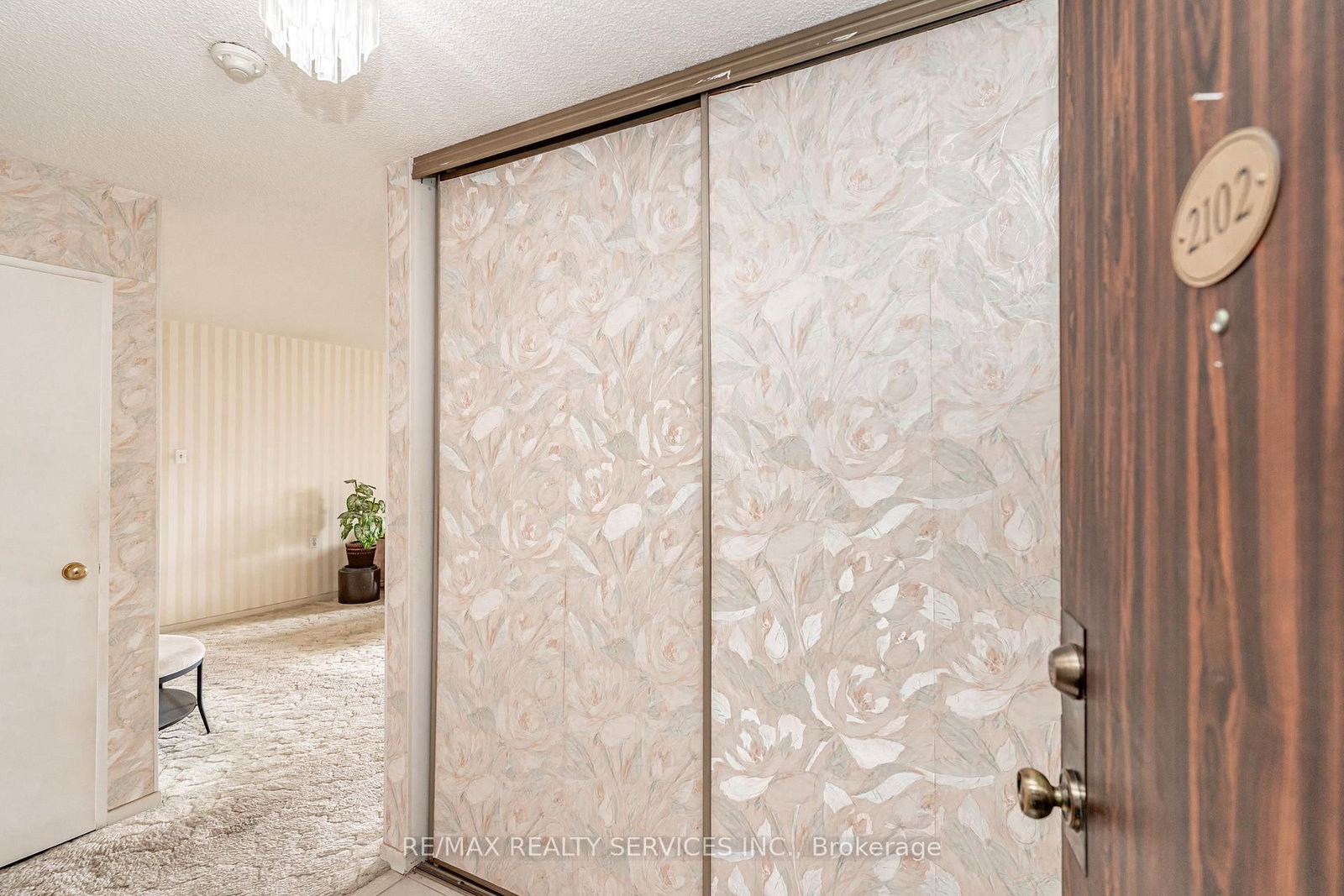 18 Knightsbridge Road • #2102 • Brampton, ON photo 10