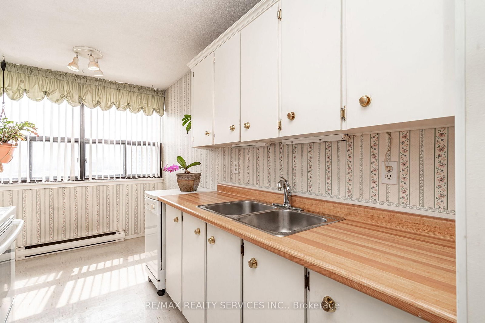 18 Knightsbridge Road • #2102 • Brampton, ON photo 19