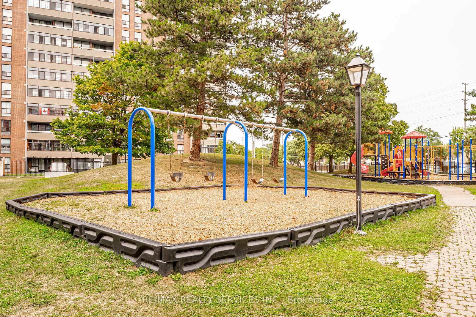 18 Knightsbridge Road • #2102 • Brampton, ON photo 35