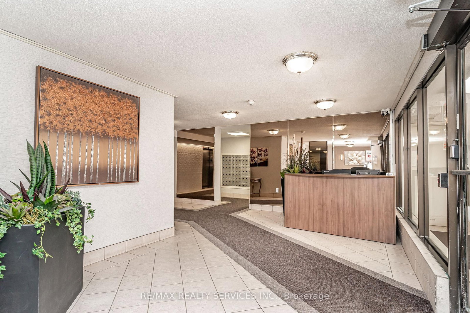 18 Knightsbridge Road • #2102 • Brampton, ON photo 5