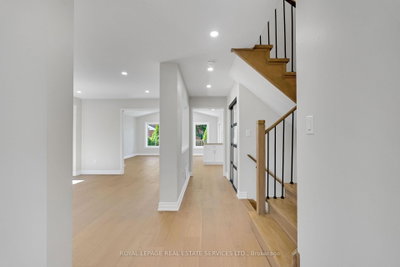 3955 Foxwood Avenue • Mississauga, ON photo 2