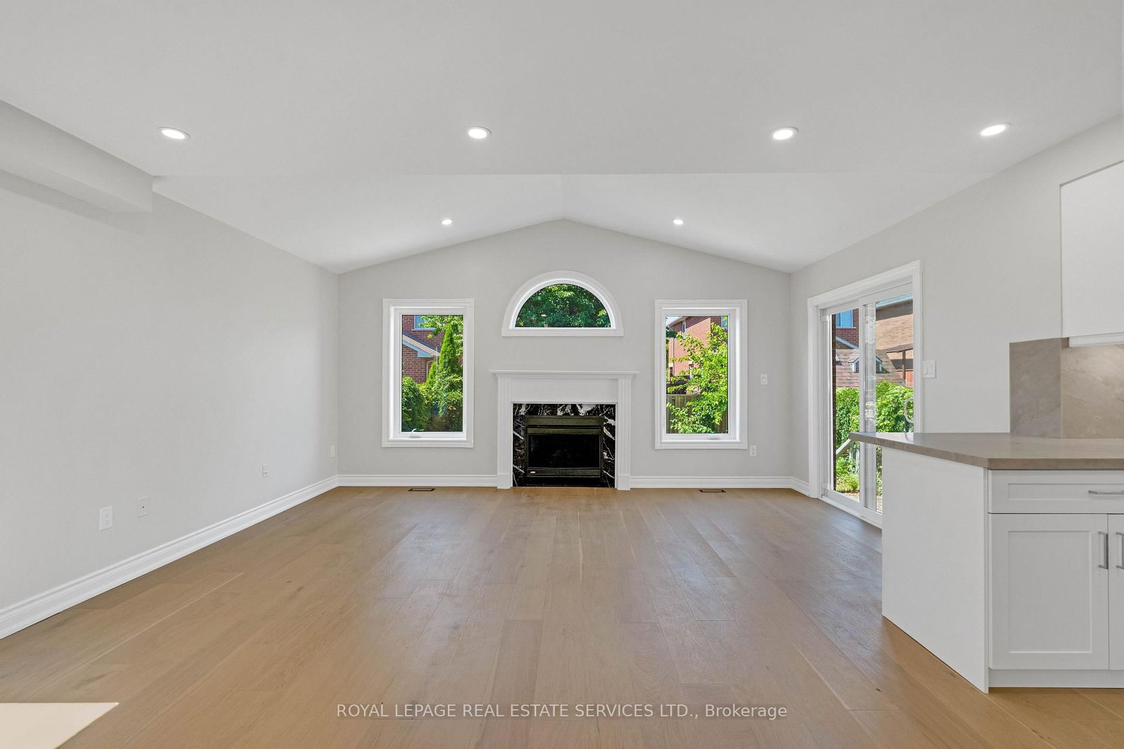 3955 Foxwood Avenue • Mississauga, ON photo 4