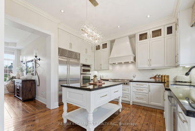 950 FREDONIA Drive • Mississauga, ON photo 9