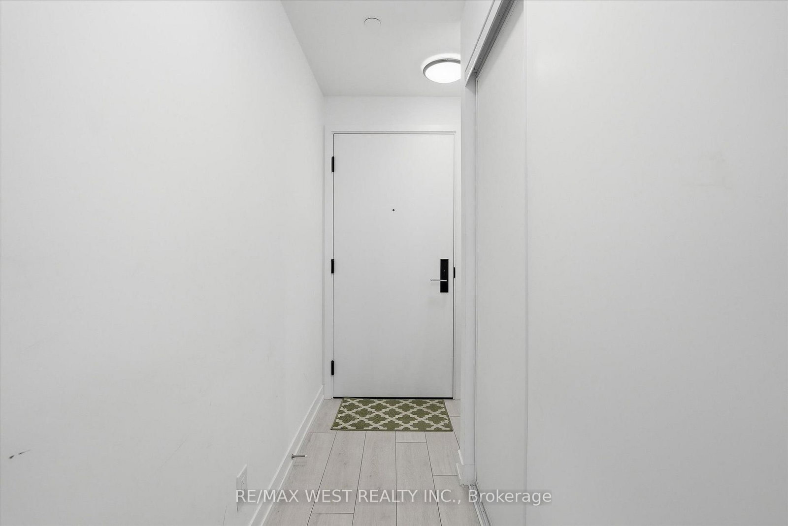 270 Dufferin Street • #819 • Toronto, ON photo 2