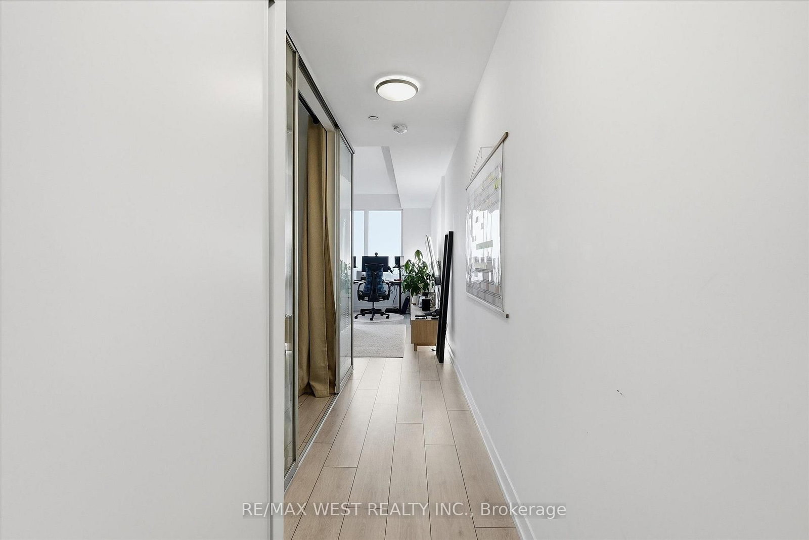 270 Dufferin Street • #819 • Toronto, ON photo 3