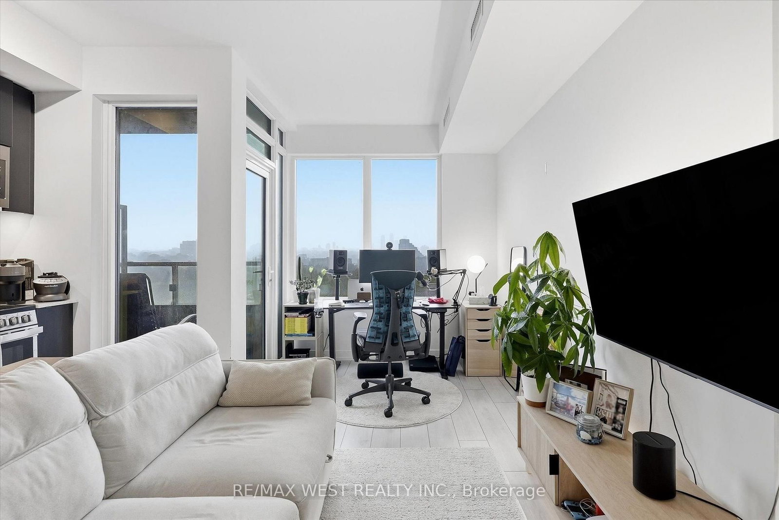 270 Dufferin Street • #819 • Toronto, ON photo 5