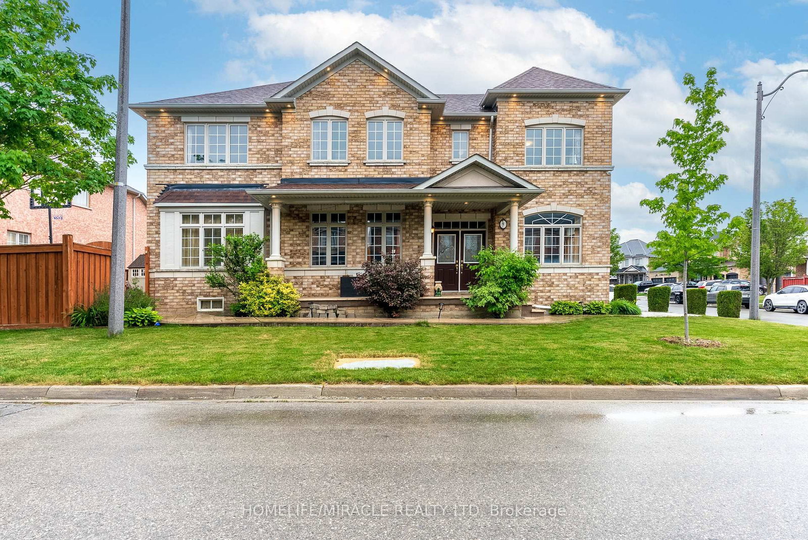 9 Peridot Road • Brampton, ON photo 1