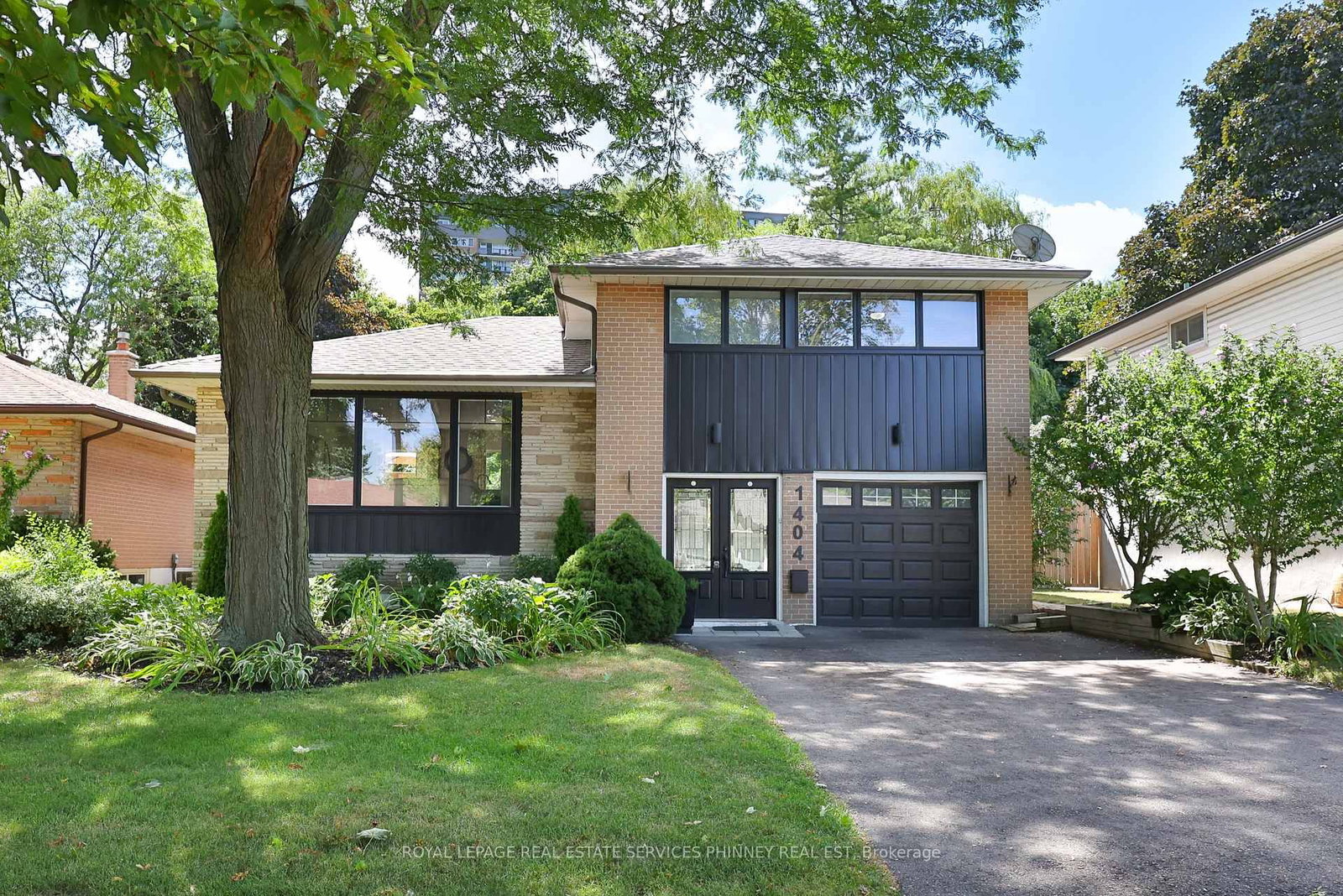 1404 Lewisham Drive • Mississauga, ON photo 2