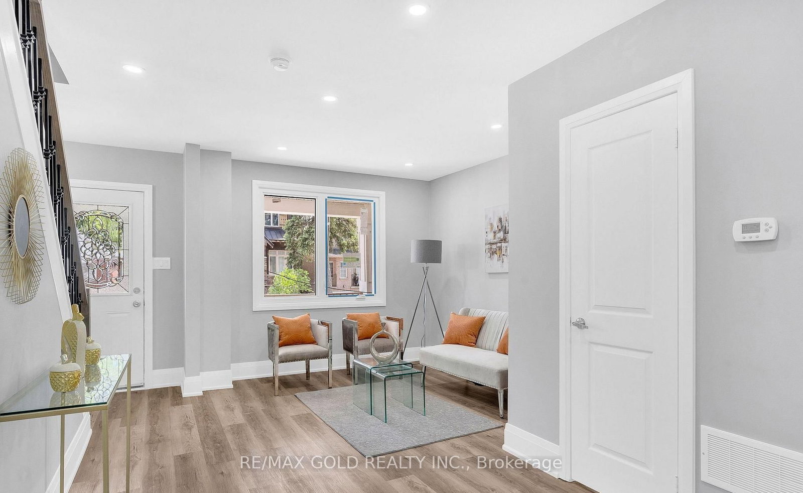 8 Fairglen Crescent • Toronto, ON photo 10