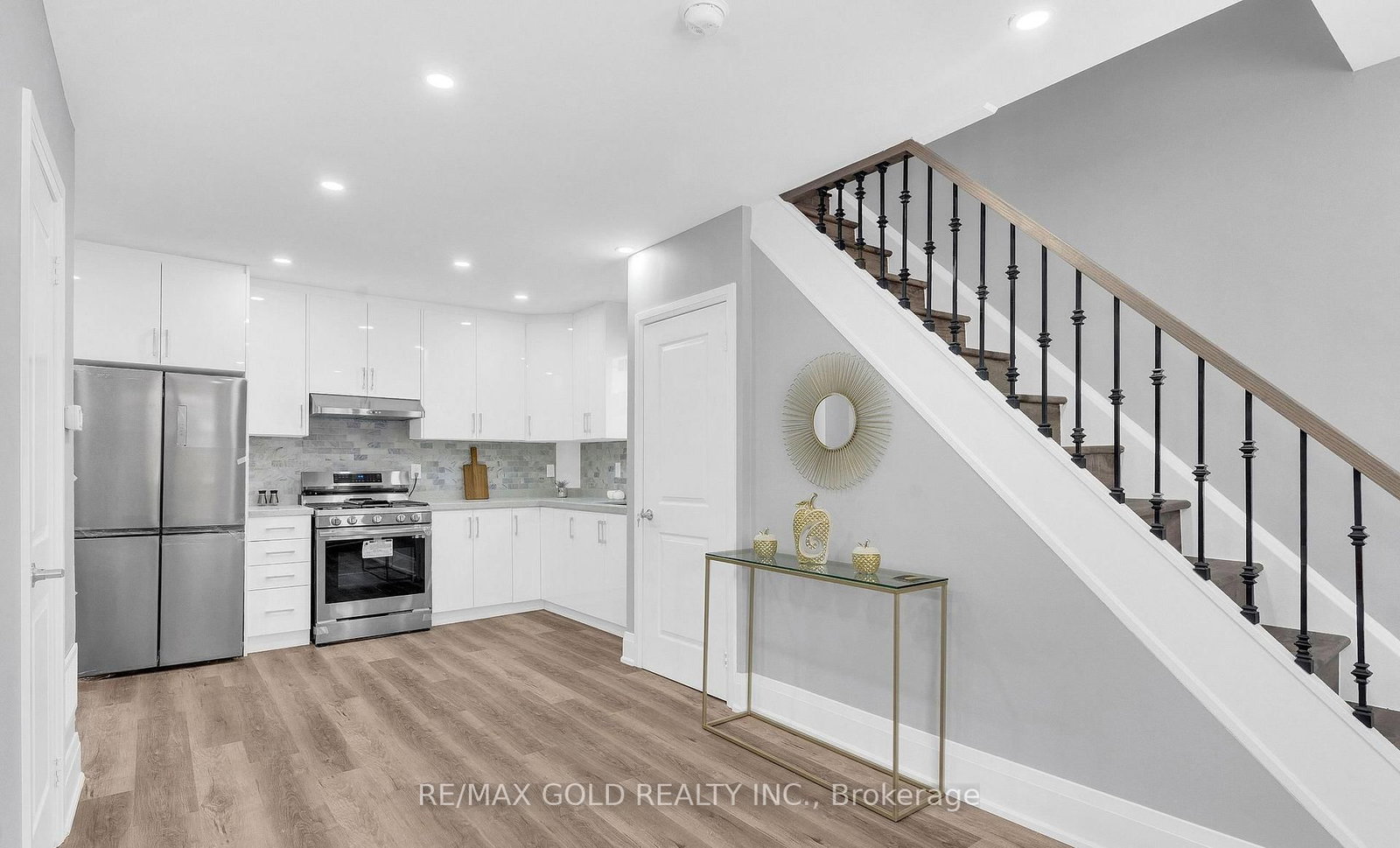 8 Fairglen Crescent • Toronto, ON photo 11