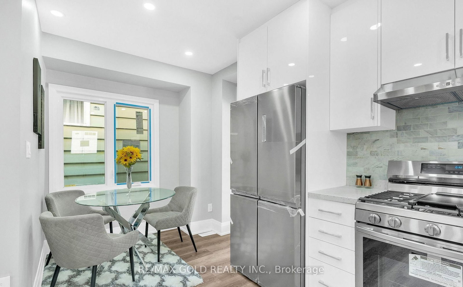 8 Fairglen Crescent • Toronto, ON photo 12