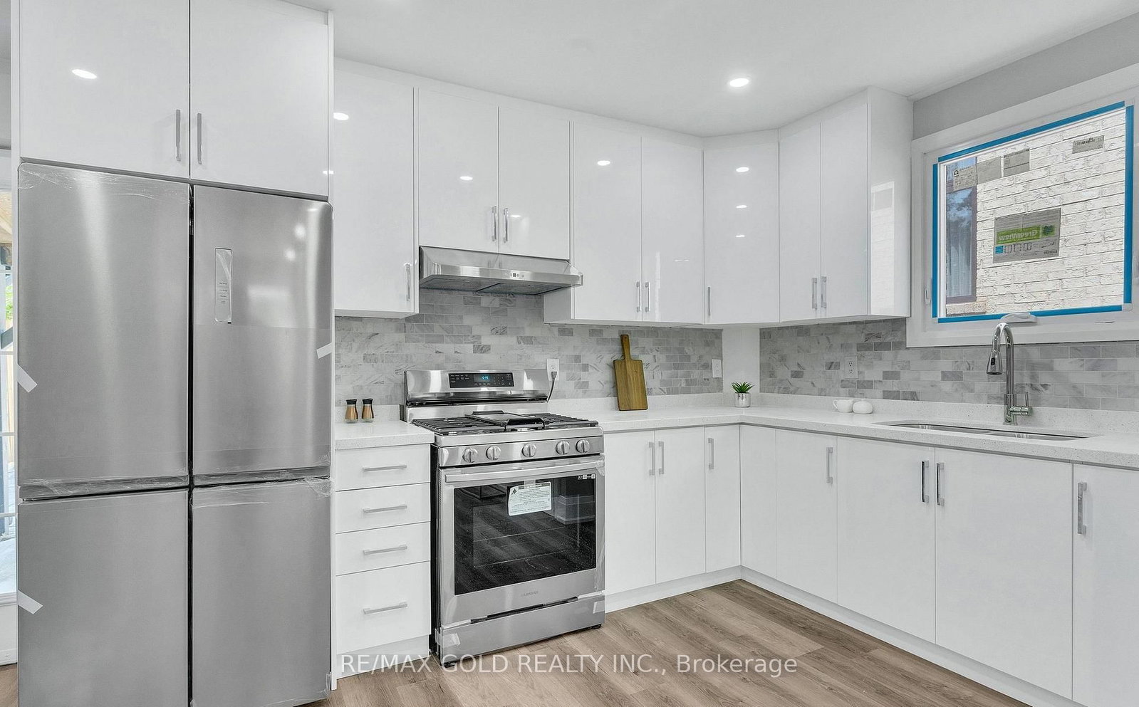 8 Fairglen Crescent • Toronto, ON photo 13