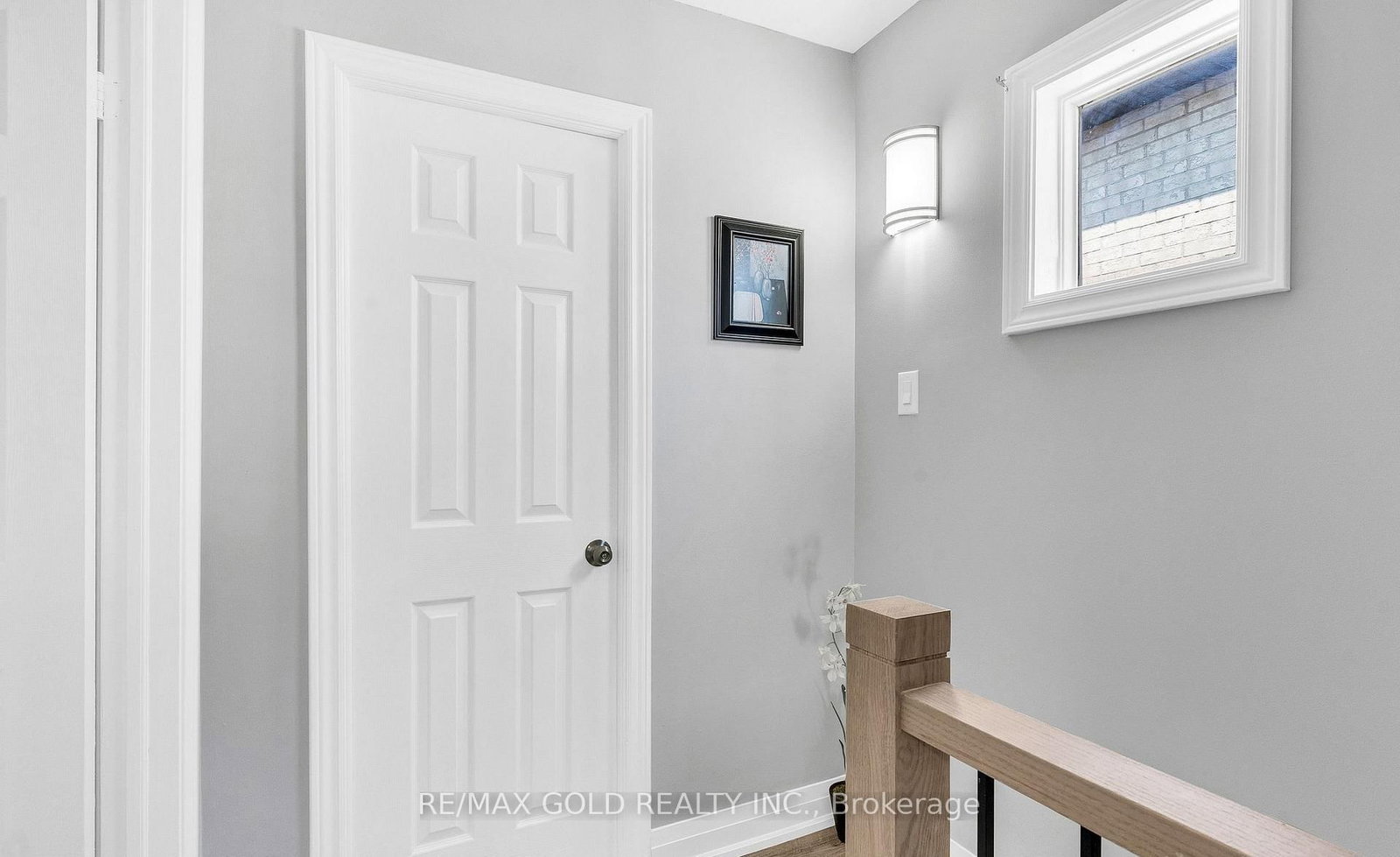8 Fairglen Crescent • Toronto, ON photo 18