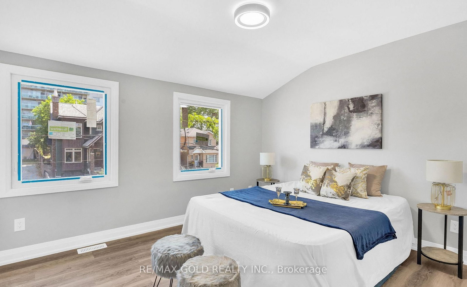 8 Fairglen Crescent • Toronto, ON photo 20