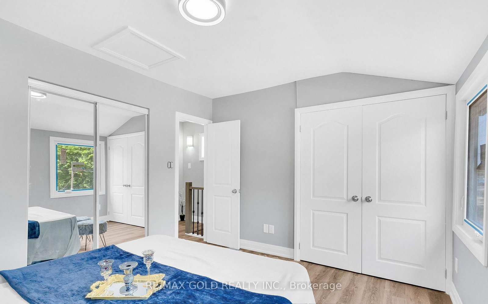 8 Fairglen Crescent • Toronto, ON photo 21