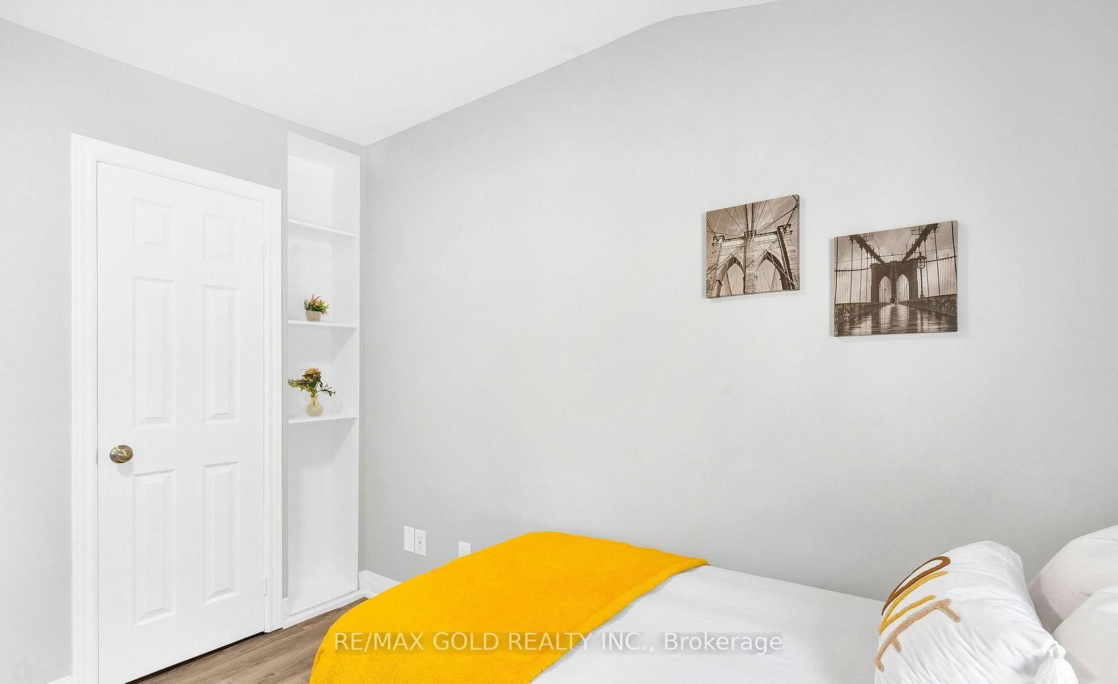 8 Fairglen Crescent • Toronto, ON photo 23