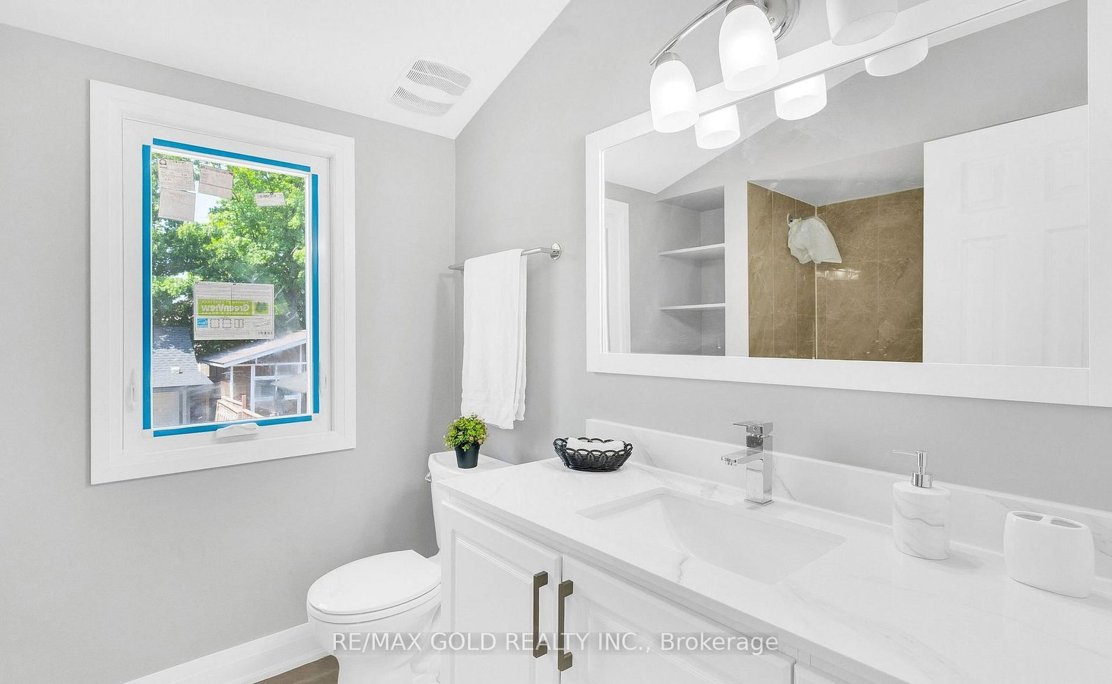 8 Fairglen Crescent • Toronto, ON photo 24
