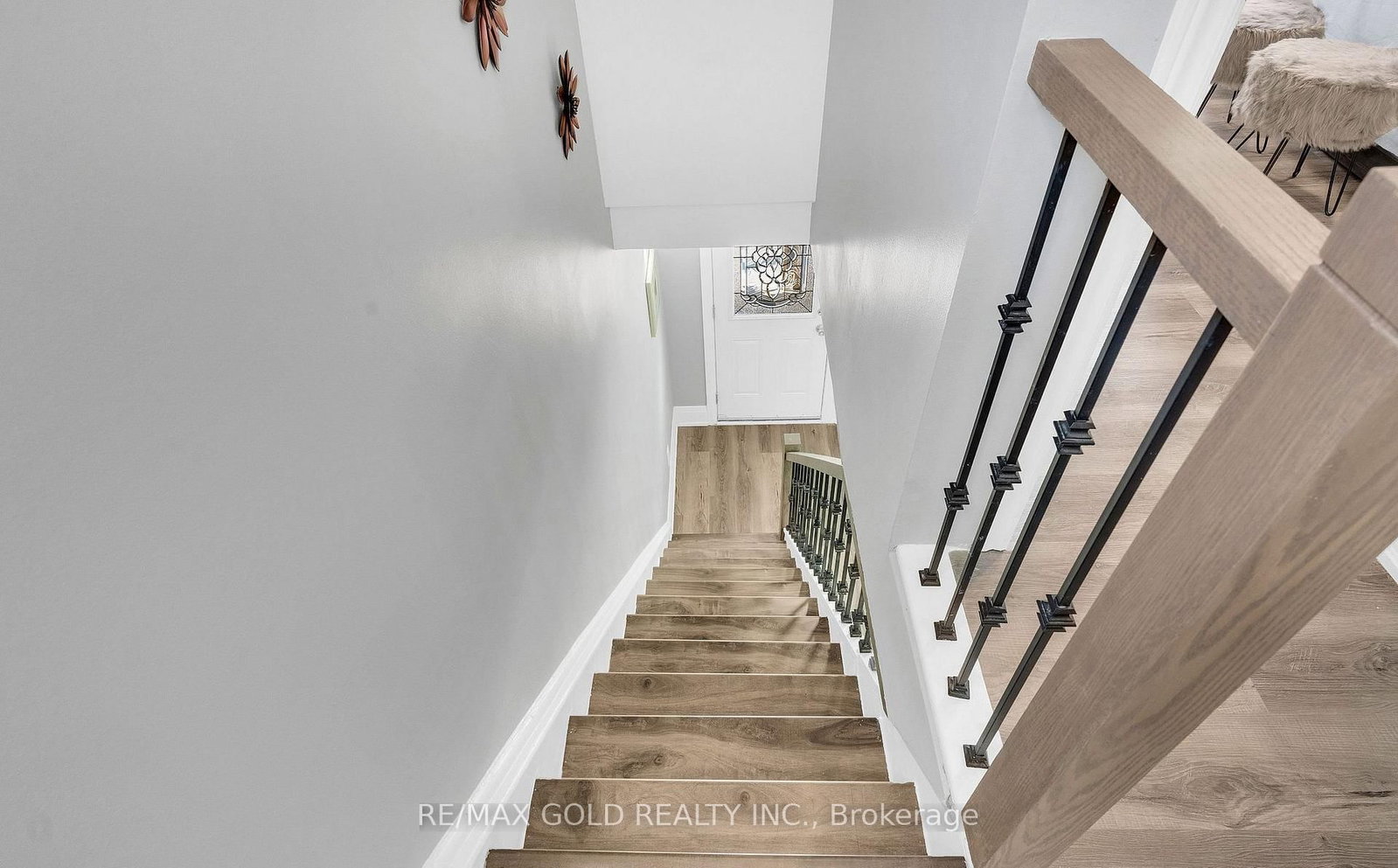 8 Fairglen Crescent • Toronto, ON photo 26