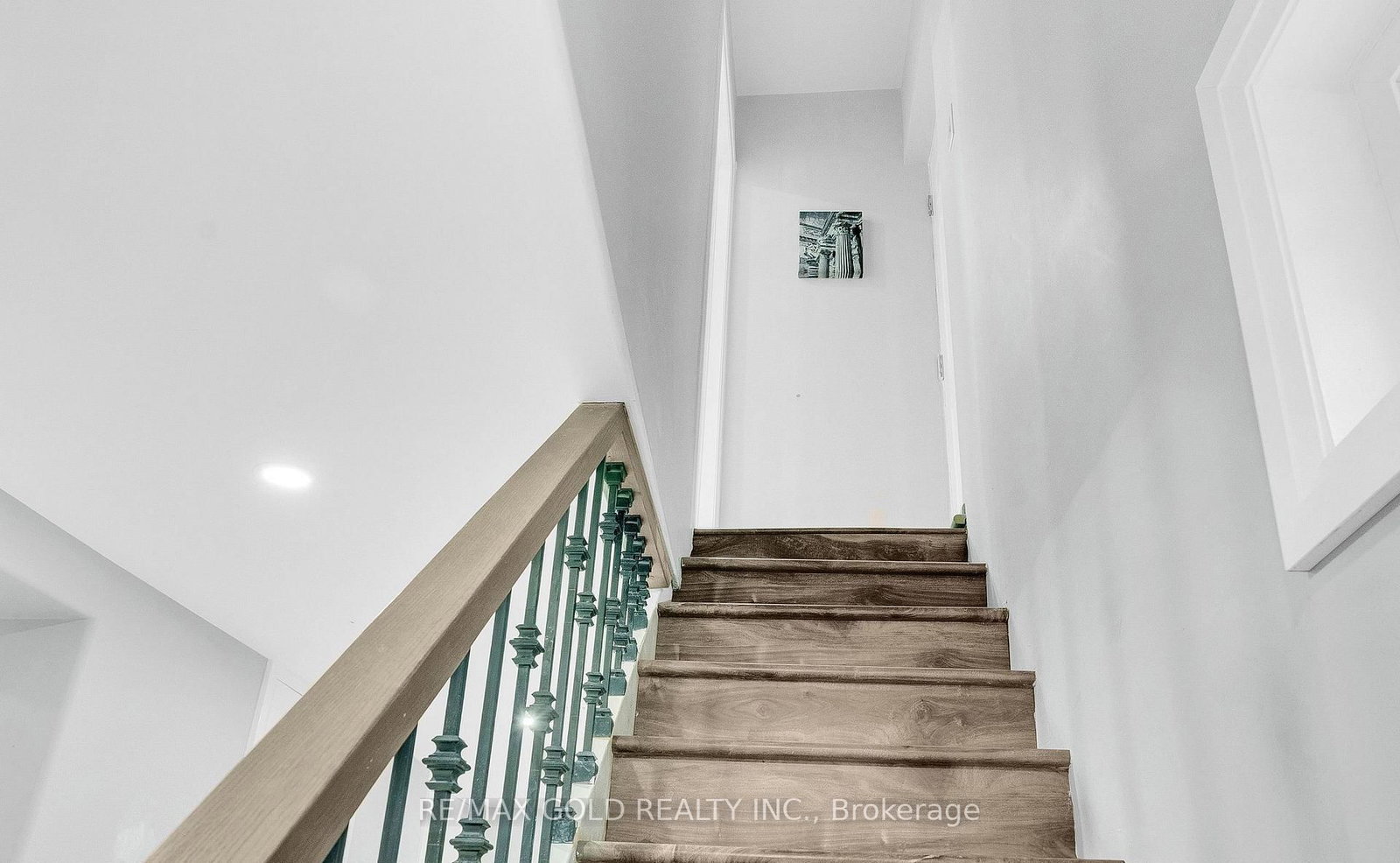 8 Fairglen Crescent • Toronto, ON photo 28