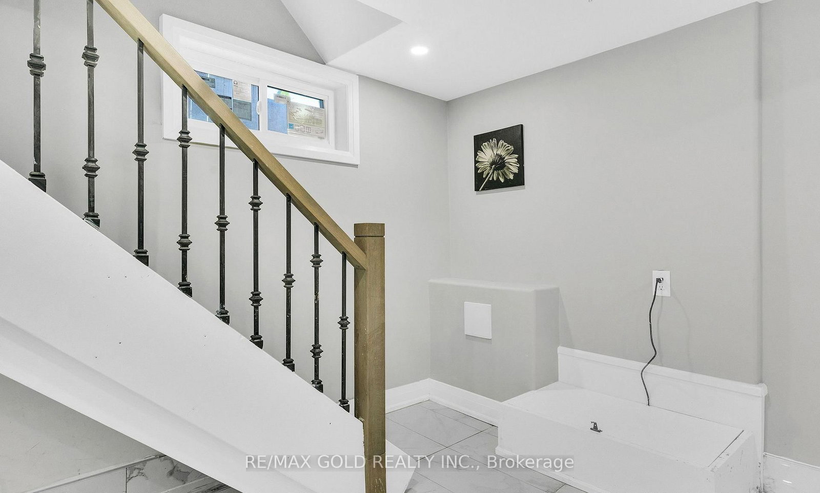 8 Fairglen Crescent • Toronto, ON photo 29