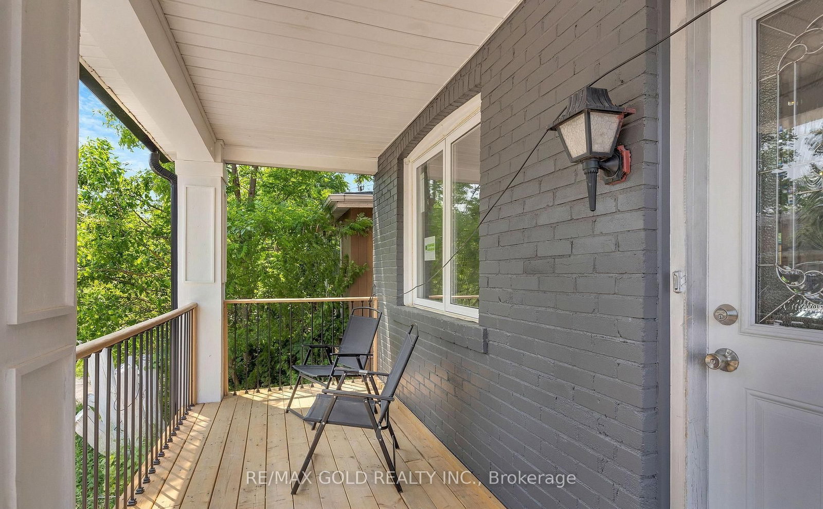 8 Fairglen Crescent • Toronto, ON photo 3