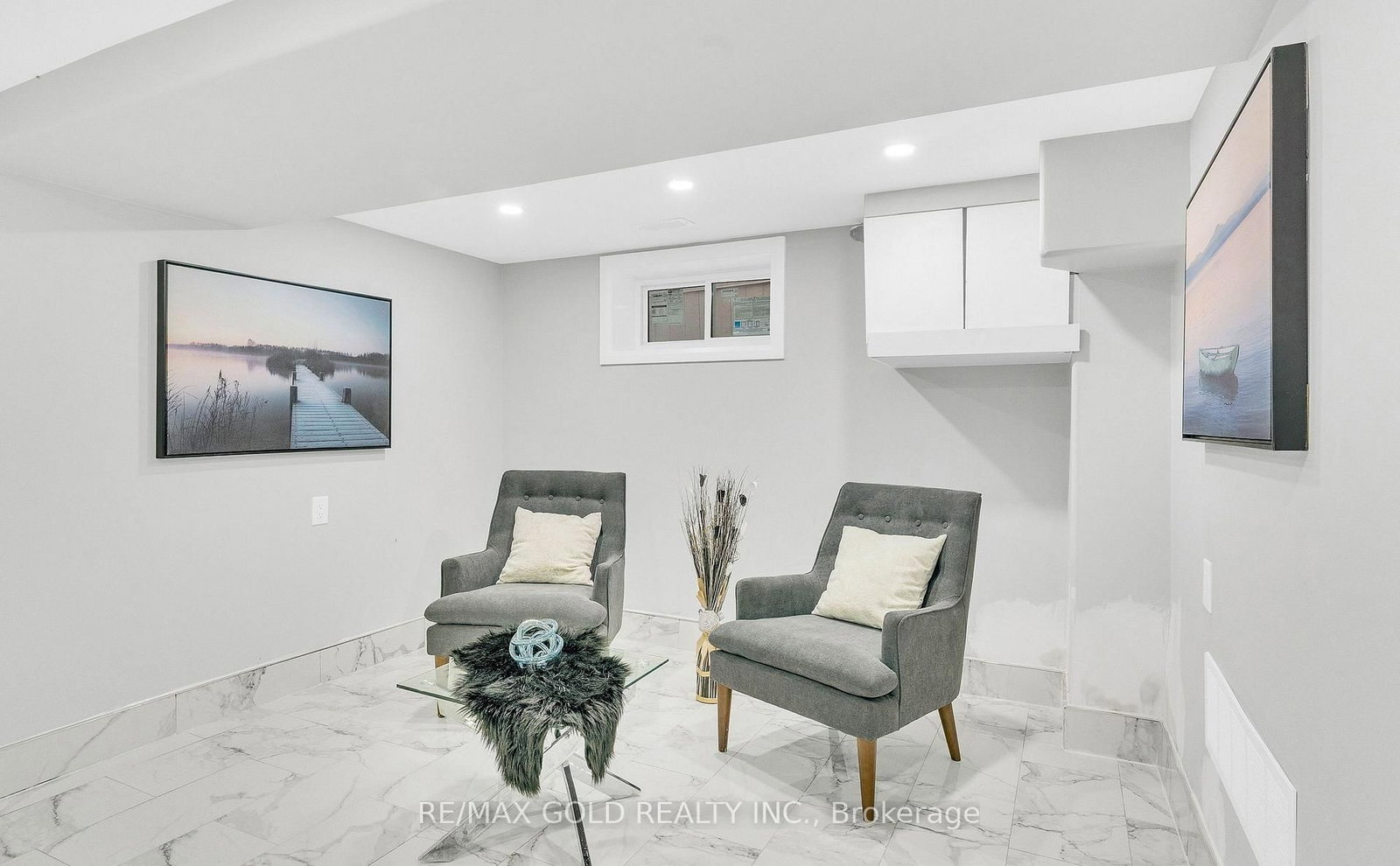 8 Fairglen Crescent • Toronto, ON photo 30
