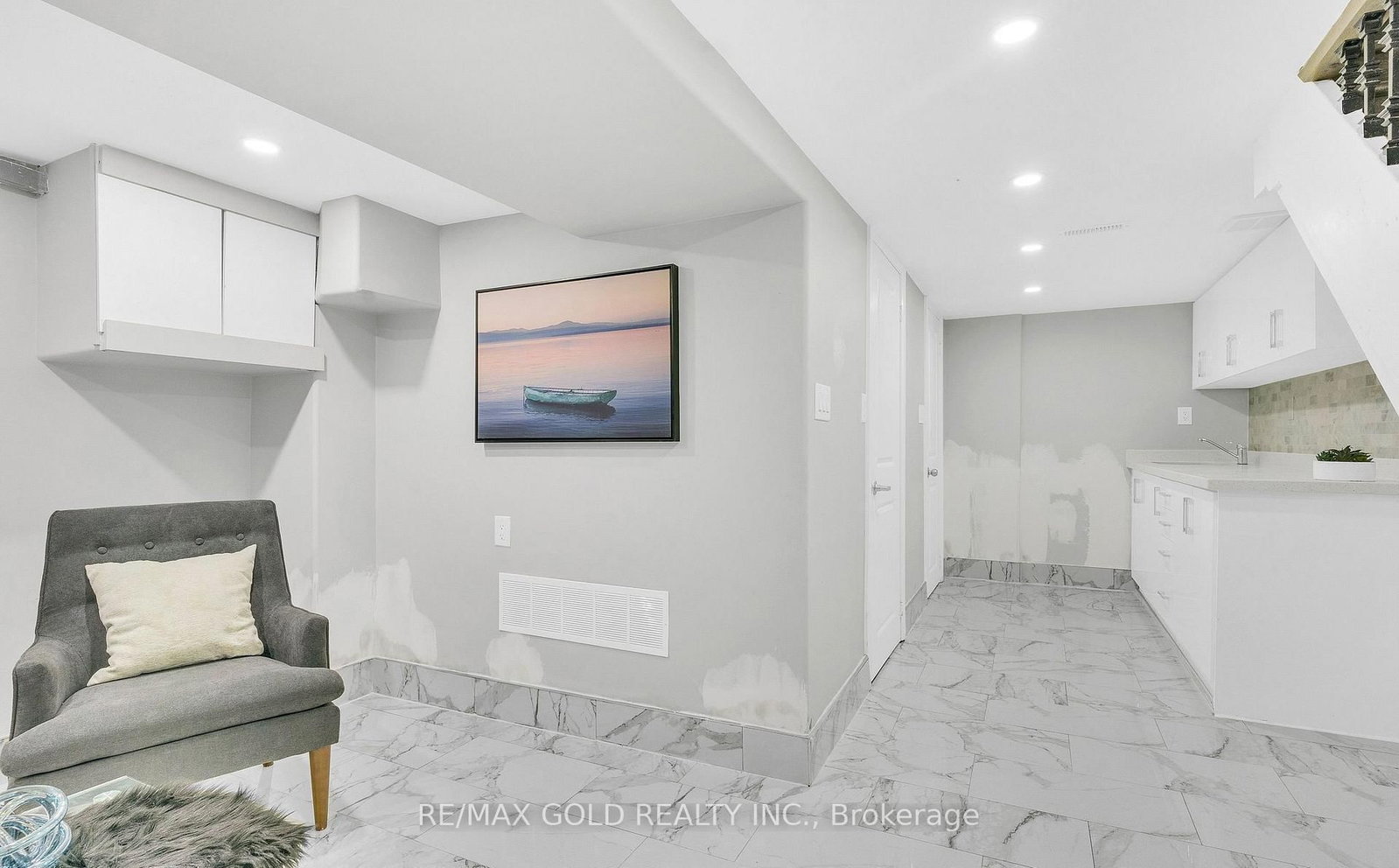 8 Fairglen Crescent • Toronto, ON photo 31