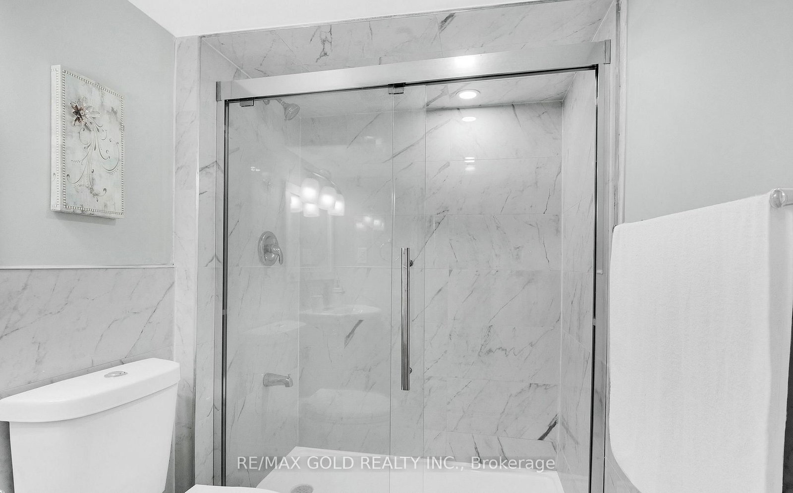 8 Fairglen Crescent • Toronto, ON photo 35