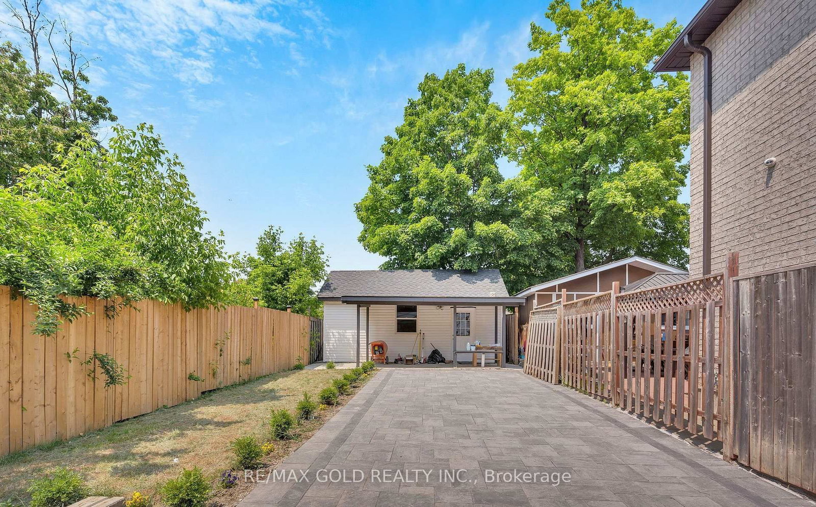 8 Fairglen Crescent • Toronto, ON photo 36