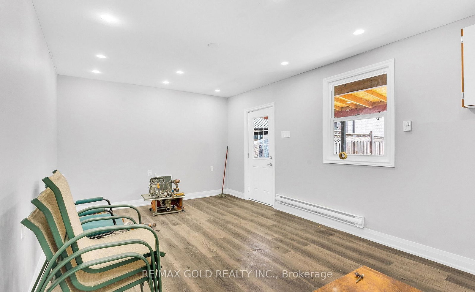 8 Fairglen Crescent • Toronto, ON photo 38