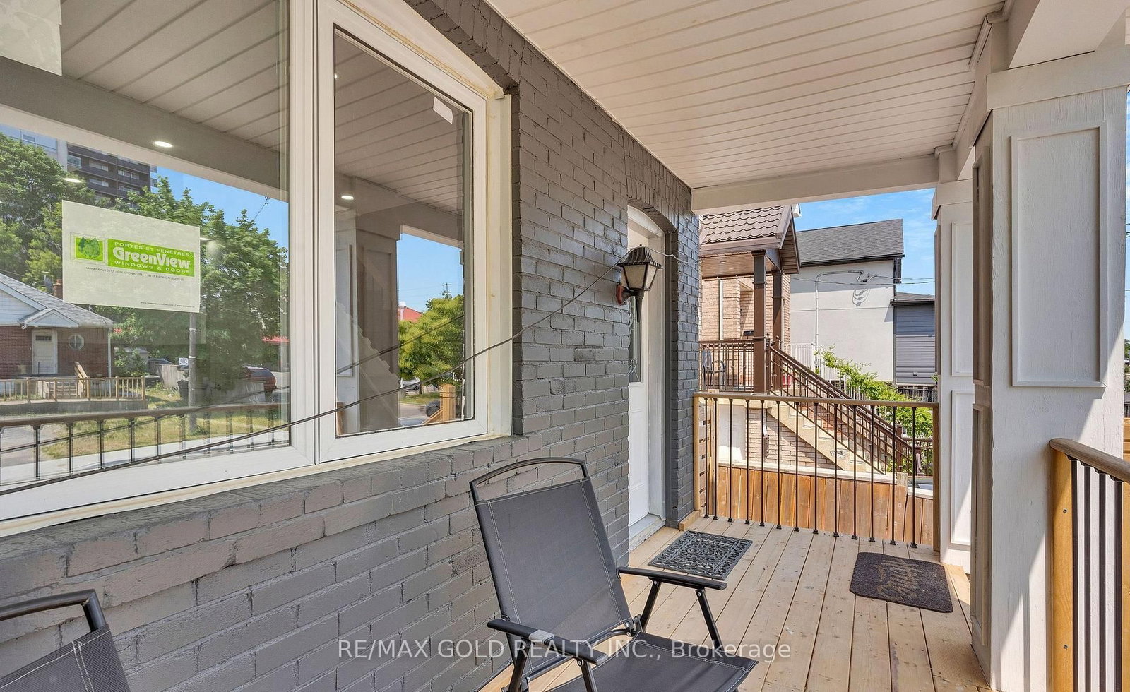 8 Fairglen Crescent • Toronto, ON photo 4