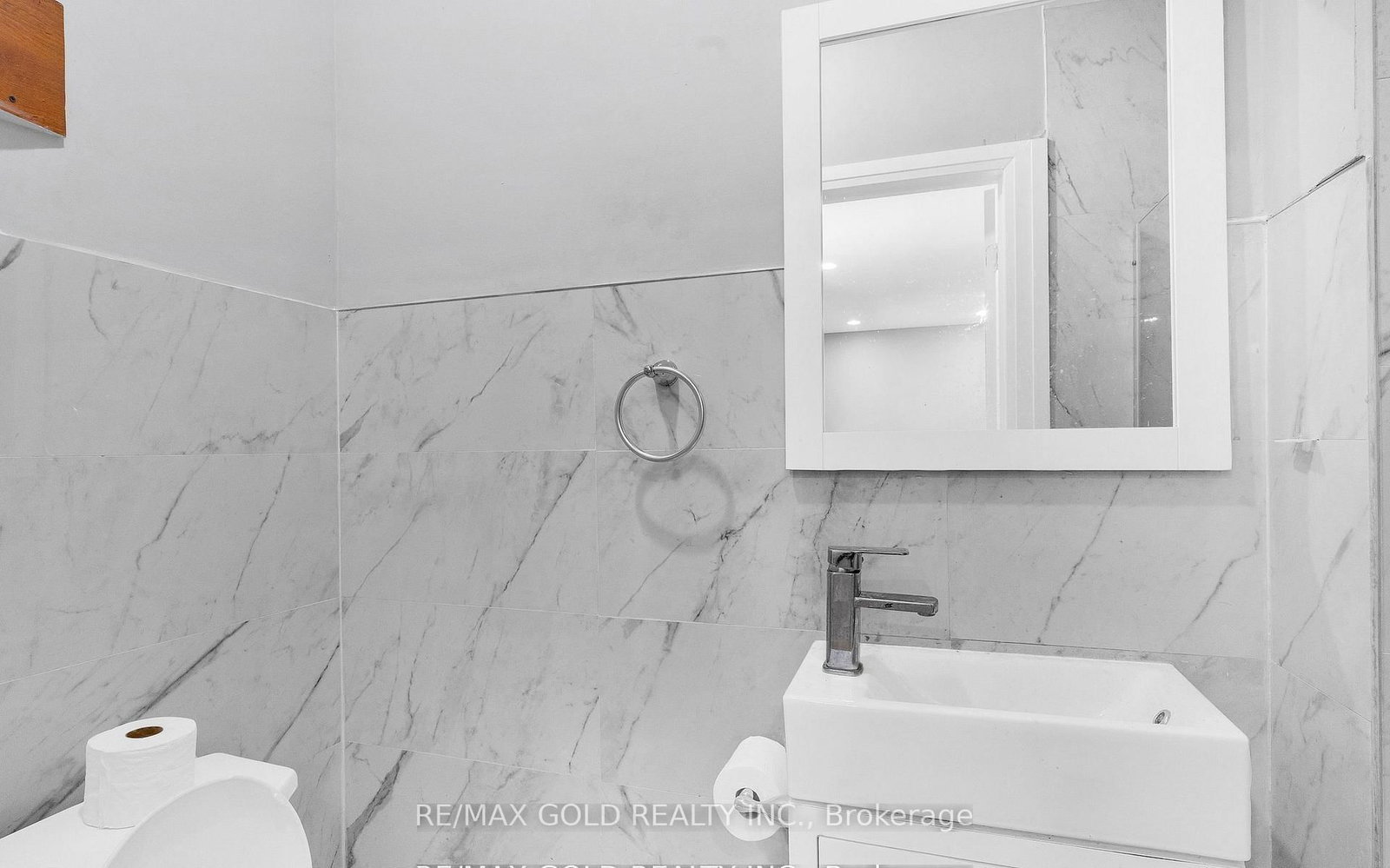 8 Fairglen Crescent • Toronto, ON photo 40