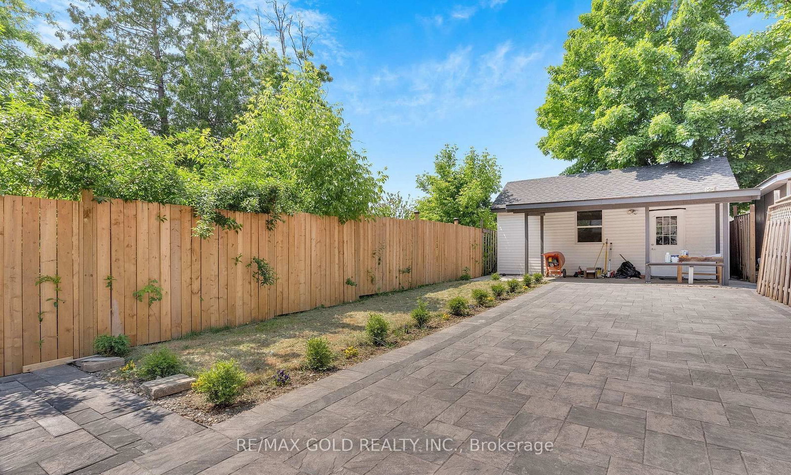 8 Fairglen Crescent • Toronto, ON photo 41
