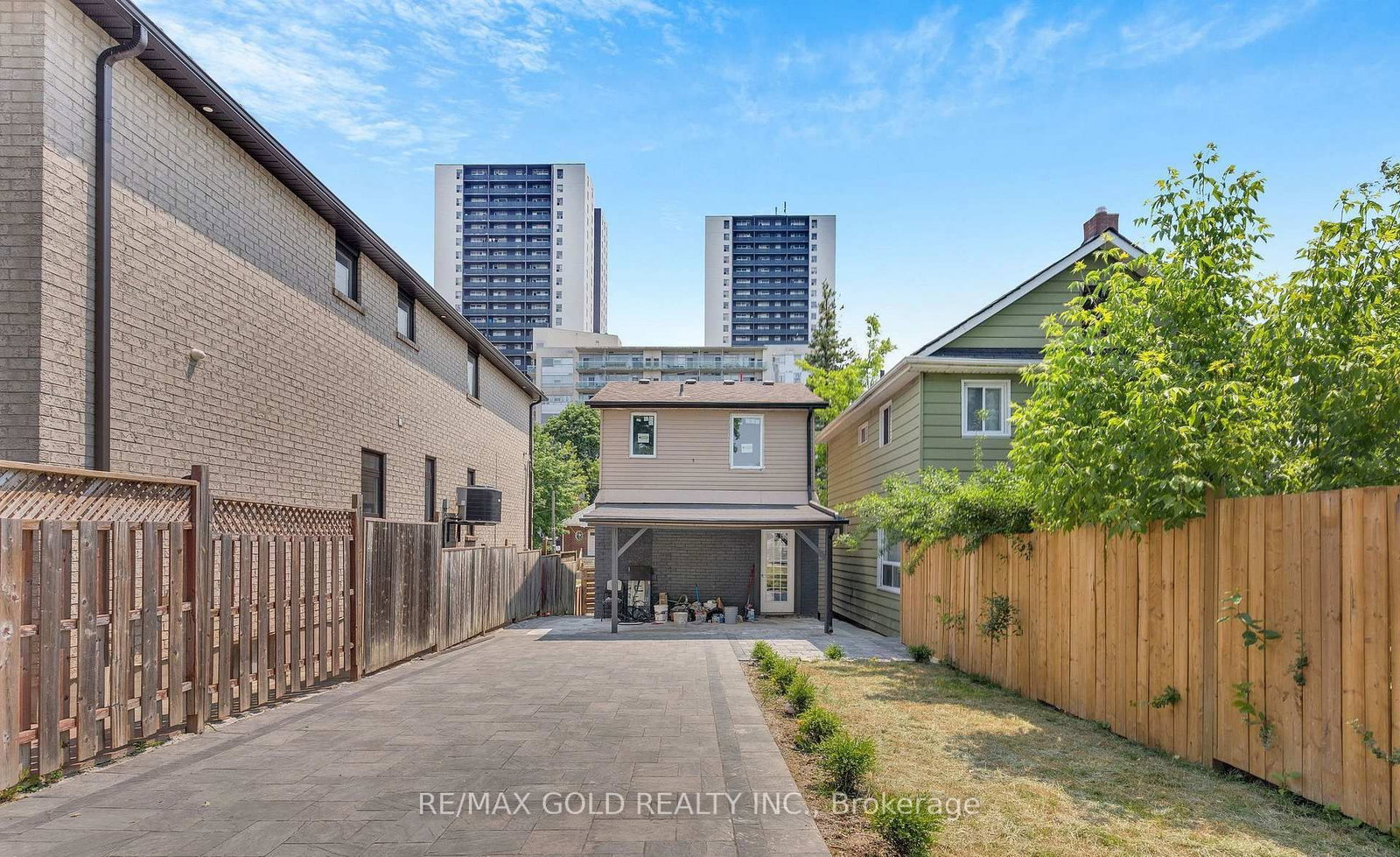 8 Fairglen Crescent • Toronto, ON photo 42