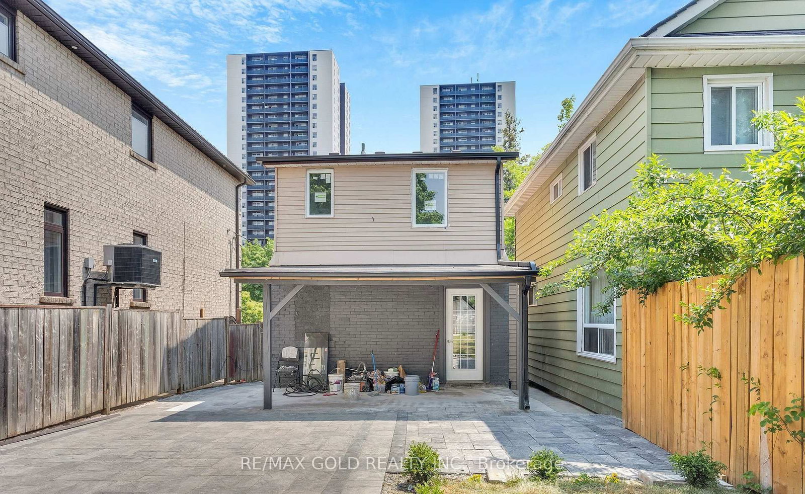 8 Fairglen Crescent • Toronto, ON photo 43