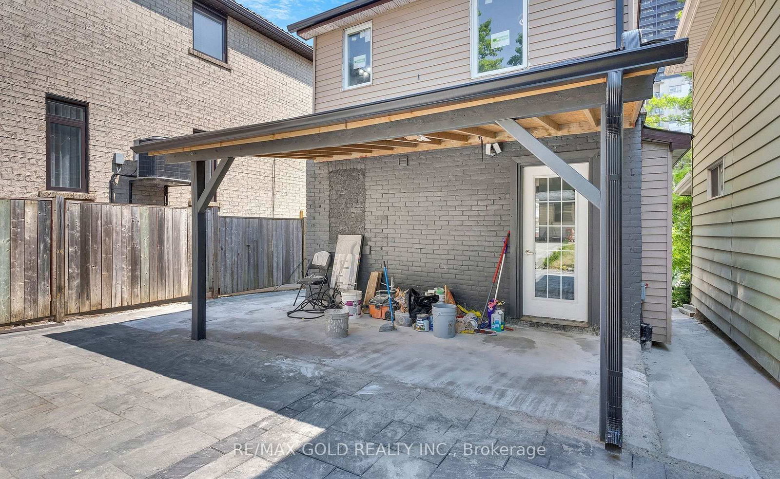 8 Fairglen Crescent • Toronto, ON photo 44