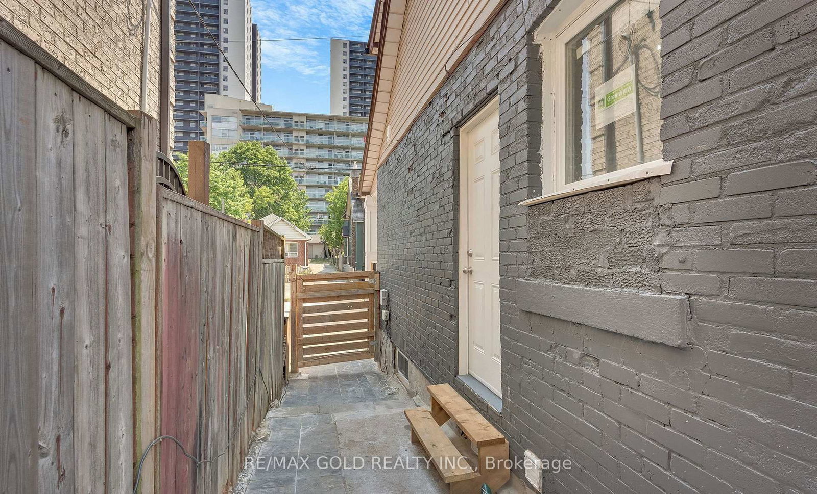 8 Fairglen Crescent • Toronto, ON photo 46