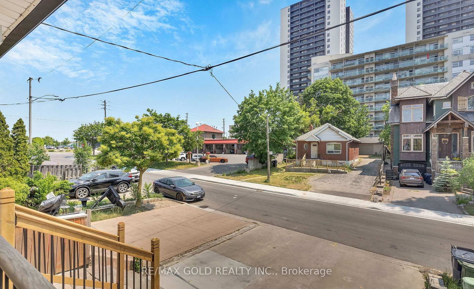 8 Fairglen Crescent • Toronto, ON photo 5