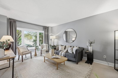 419 Parklane Road • Oakville, ON photo 6