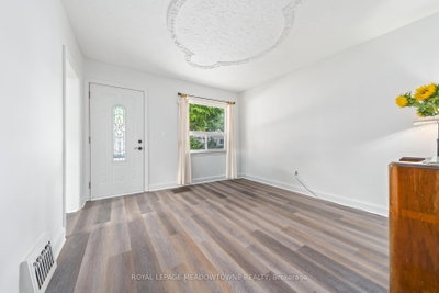 27 Royce Avenue • Brampton, ON photo 6
