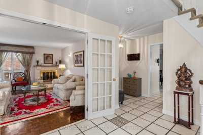 1004 Queensbridge Drive • Mississauga, ON photo 4
