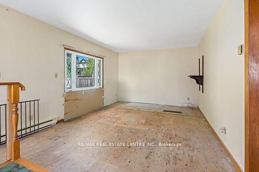 44 Willow Street S • Halton Hills, ON photo 10